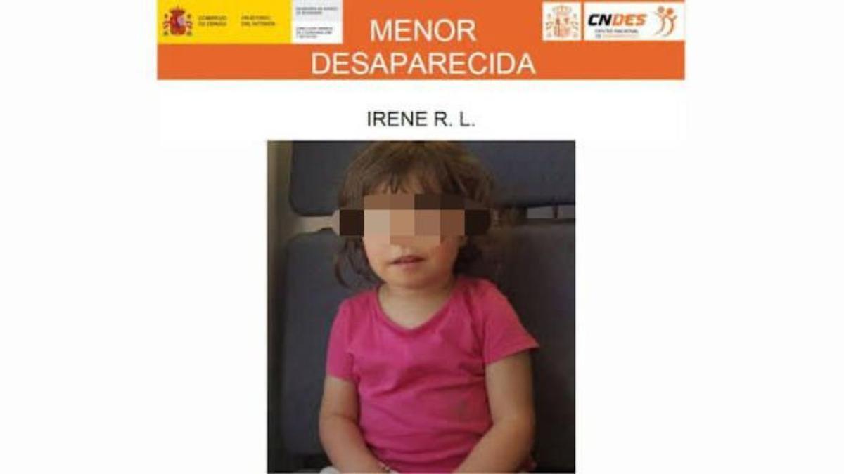 Ángel Rodríguez y su hija Irene al bajar del avión en España
