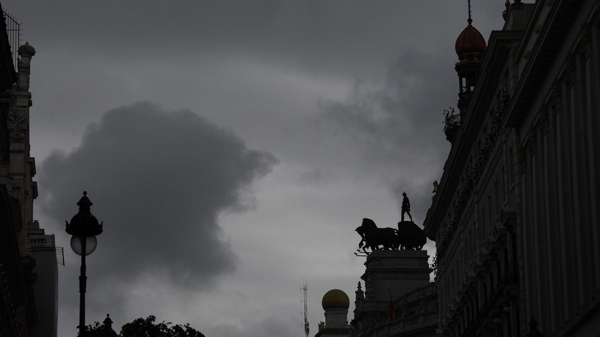 Tormentas en Madrid este viernes: lluvias y chubascos sin avisos de la AEMET