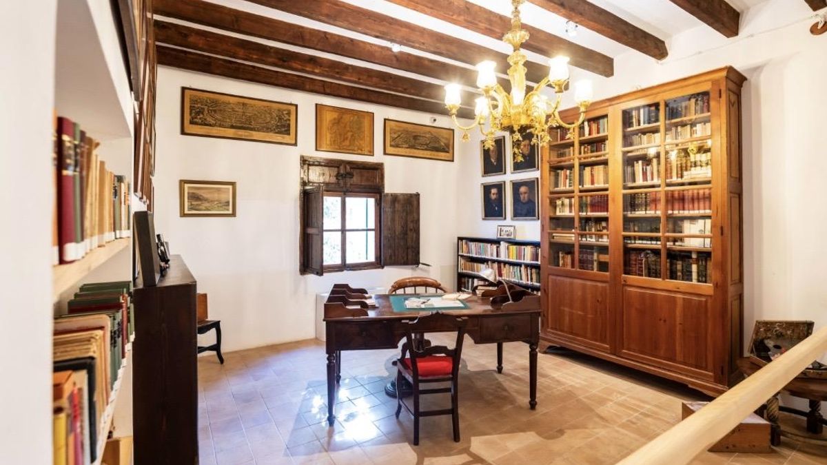 Casa de escritor catalán Mallorca: inauguran el Casal de la Poesía Blai Bonet en Santanyí
