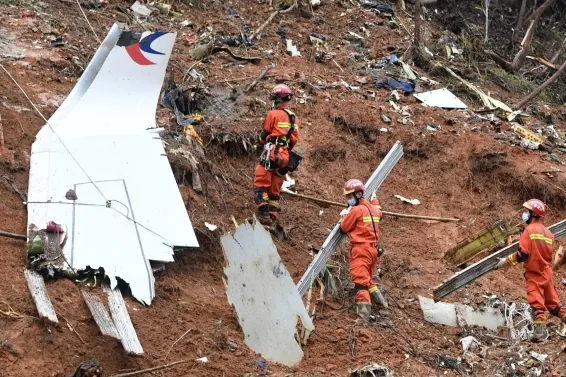Boeing 737 de China Eastern se estrella tras 18 segundos de lucha en cabina