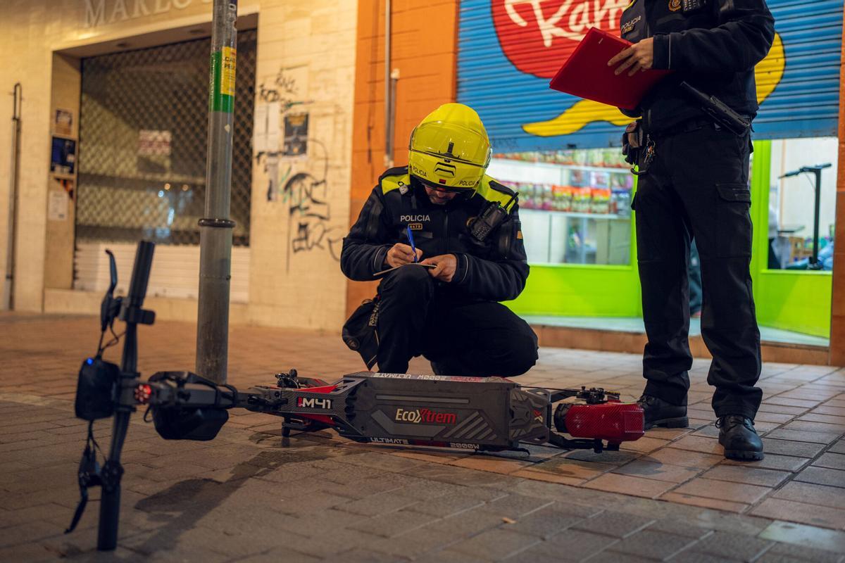 Detención de tres jóvenes en Badalona por robo con patinete eléctrico