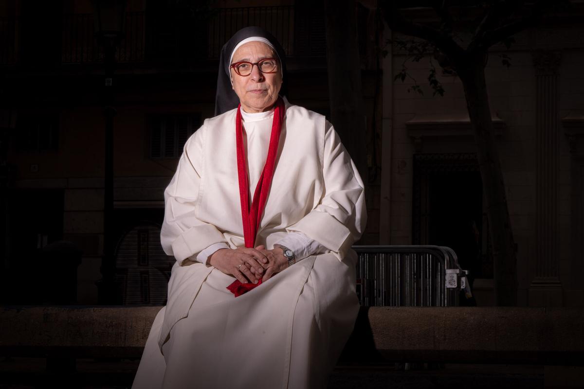 Bendición papal de ambulancias para Ucrania en Barcelona impulsa la ayuda humanitaria