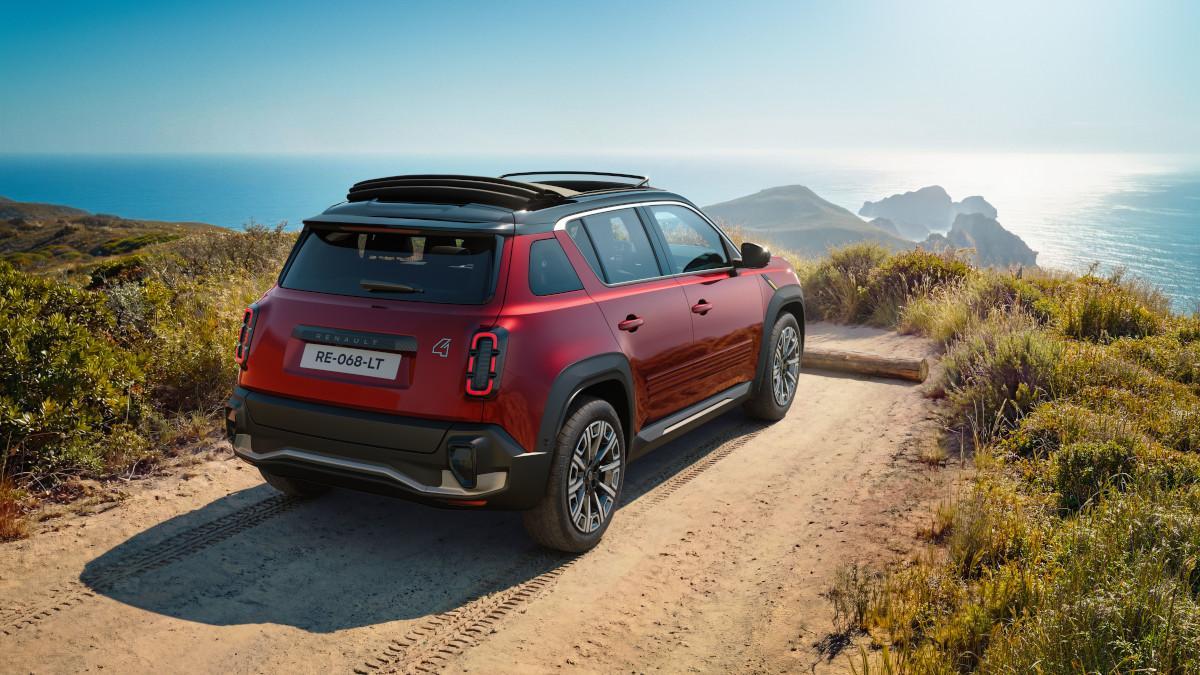 Renault 4 E‑Tech Plein Sud con techo de lona abierto bajo el sol