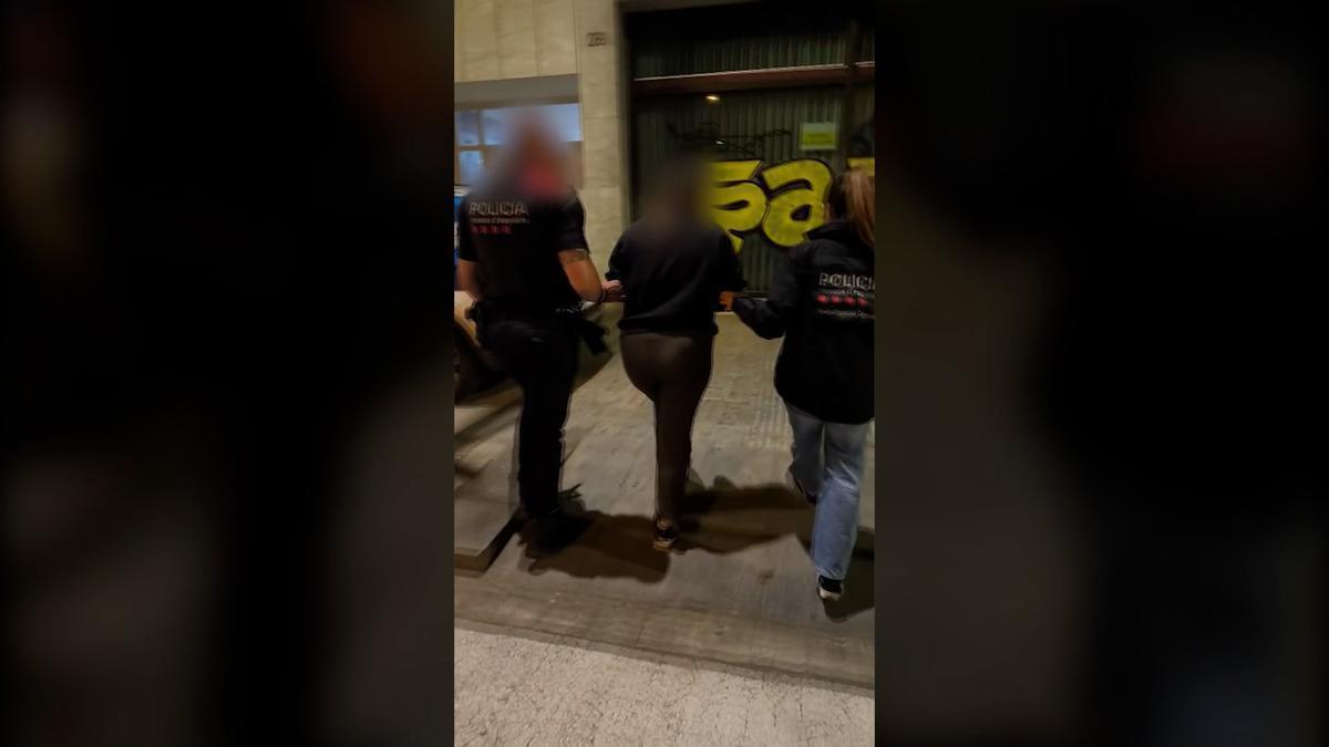 Detención de una joven de 19 años por robo a anciano en Nou Barris: recuperan joyas de 4.000 €