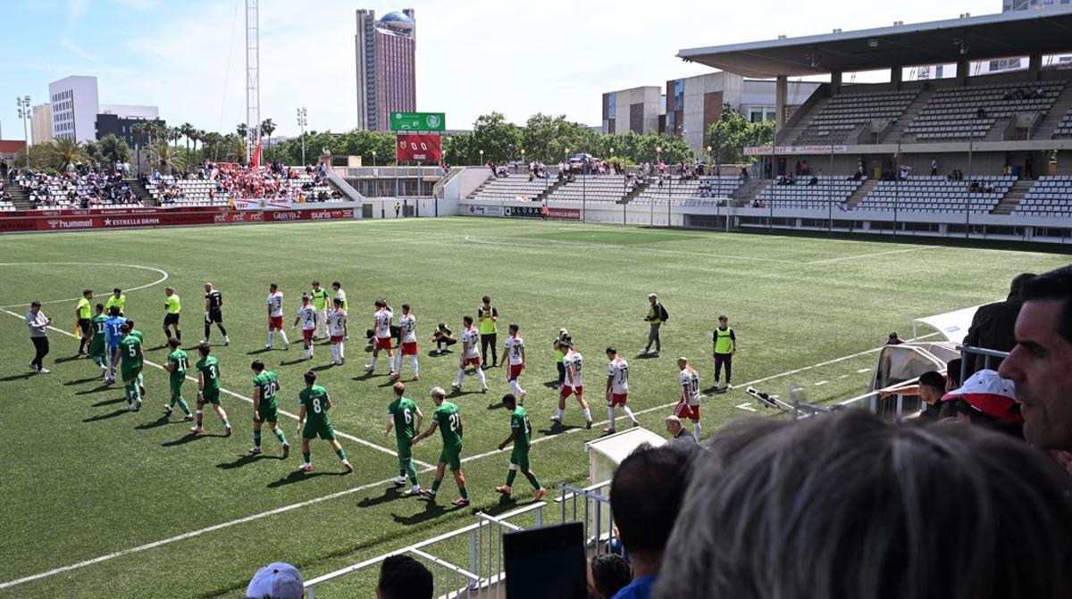 Derbi L'Hospitalet-Cornellà termina en empate angustioso y enciende la nueva rivalidad de los dueños famosos