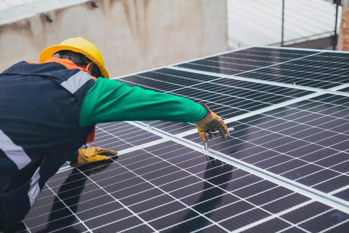 Instalación fotovoltaica de 9 kW en la vivienda de Bogdan Vizonie