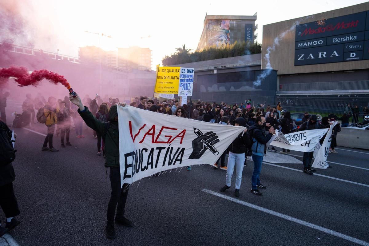 Huelga de profesores catalanes el 12 de mayo: la tercera convocatoria del curso