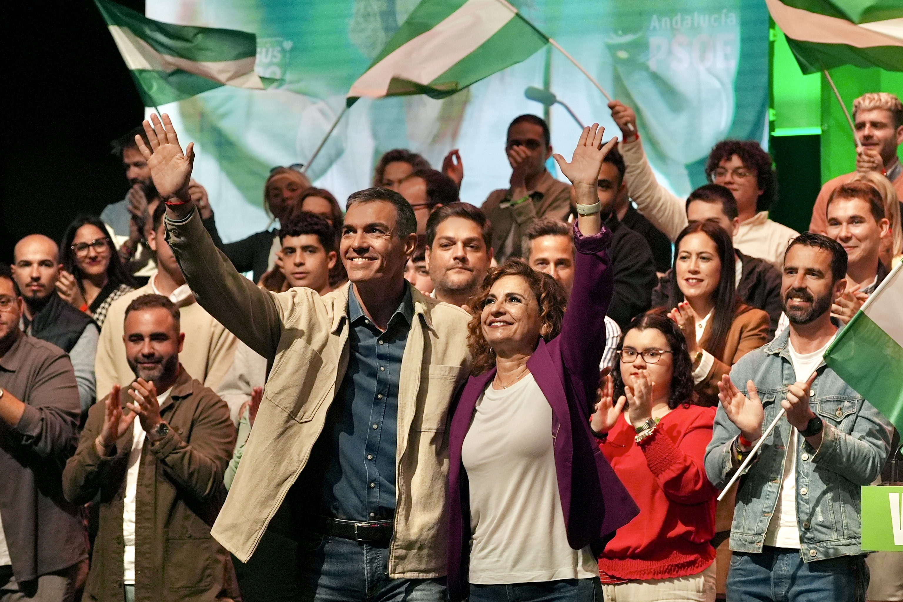 Sánchez impulsa la movilización de 570.000 votantes fantasma en Andalucía