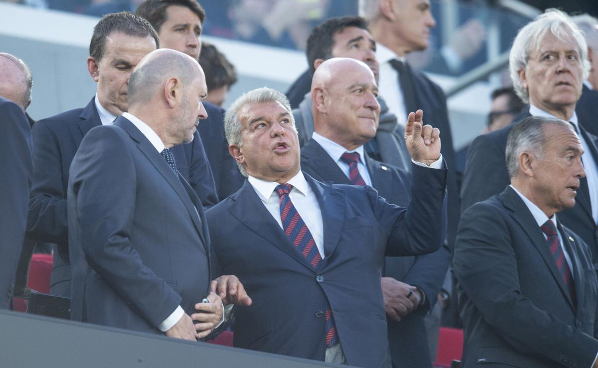 Jugadores del Barça entrenando bajo la dirección de Hansi Flick
