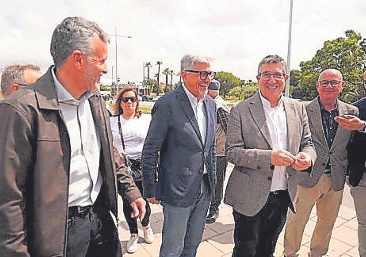 Andalucía: el PP de Juanma Moreno supera los 50 escaños en las encuestas, pero la mayoría absoluta sigue en duda