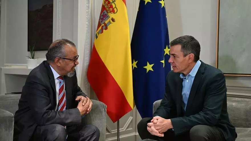 Pedro Sánchez y los ministros García, Grande‑Marlaska y Ángel Víctor Torres en la rueda de prensa anunciando el operativo