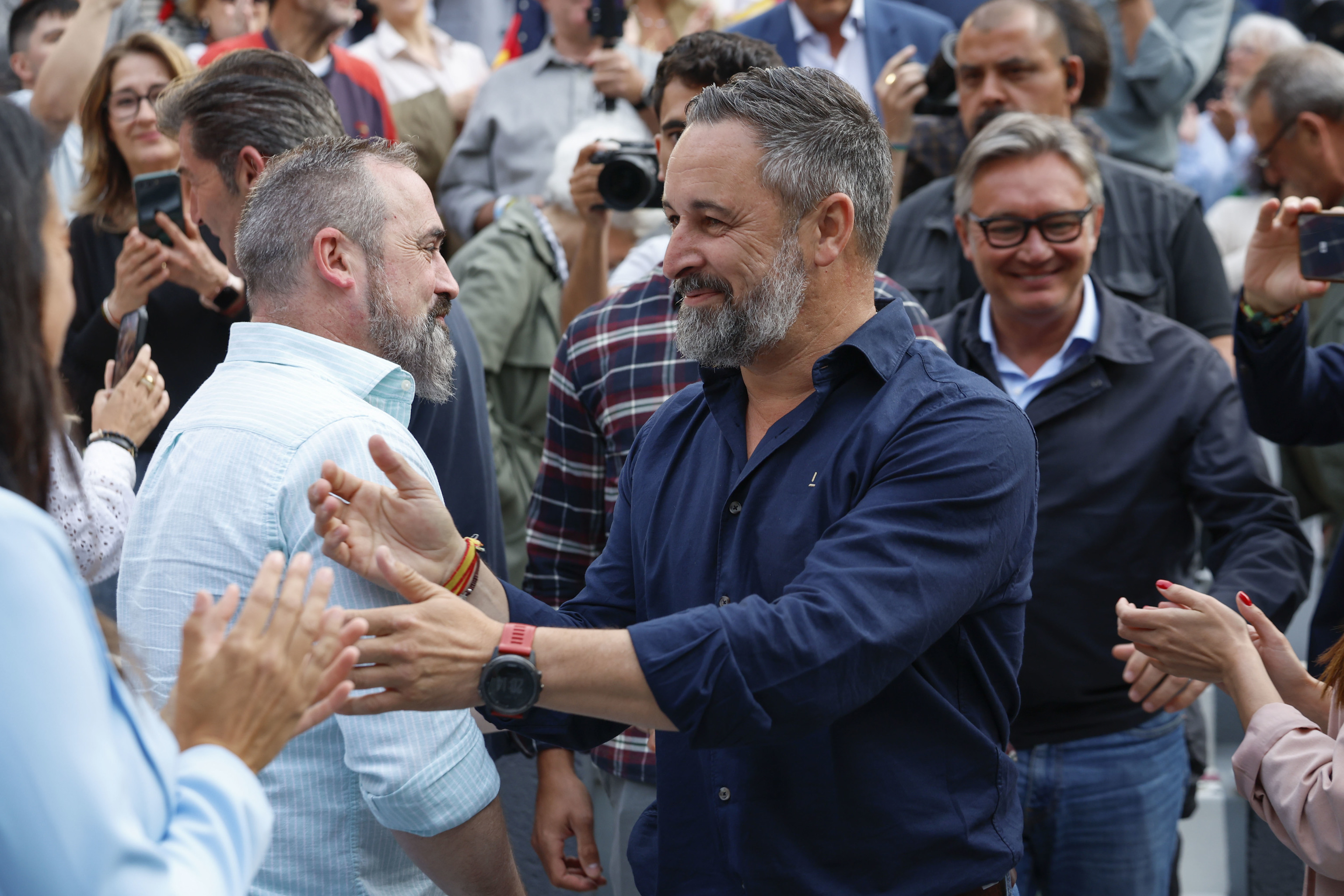 Vox refuerza sus pactos con el PP y asegura que no se abstendrá en la investidura de Moreno