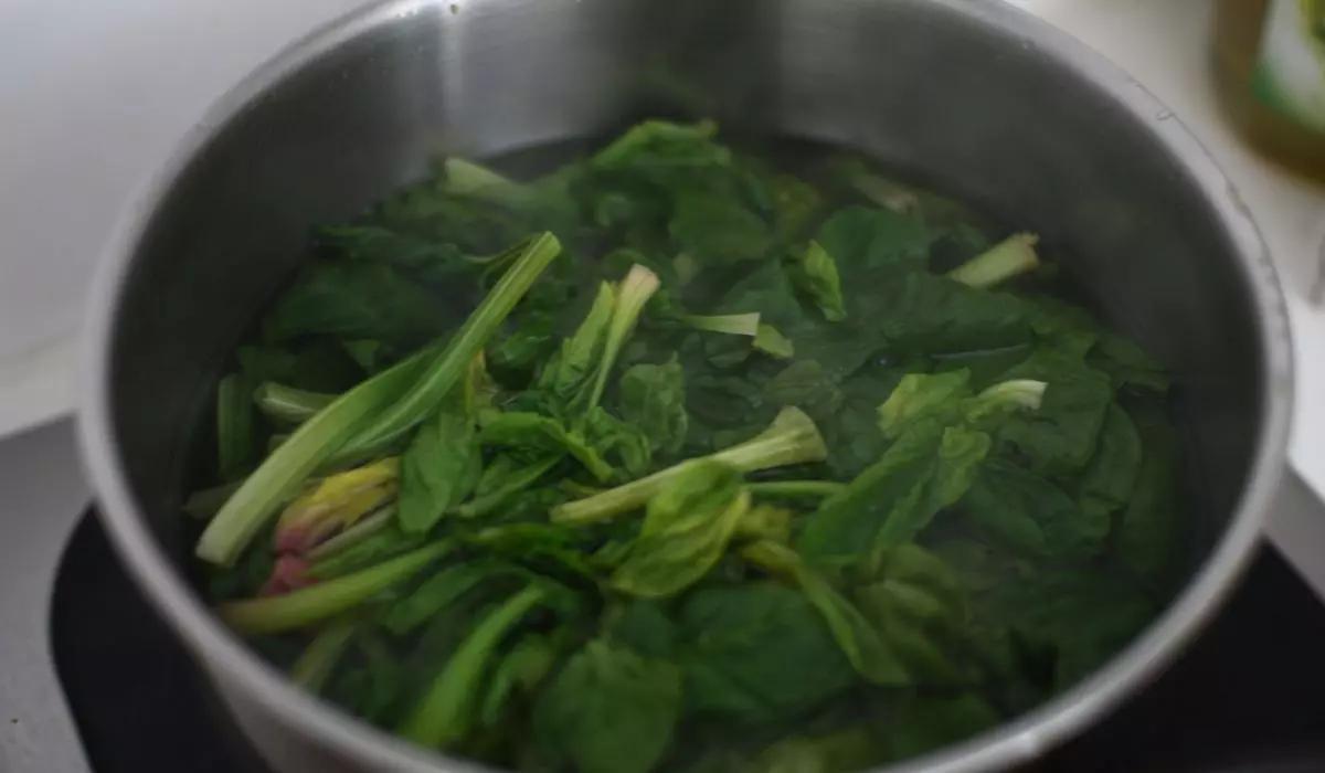 Verduras cocidas al punto: raíces en agua fría y vegetales de superficie en agua hirviendo