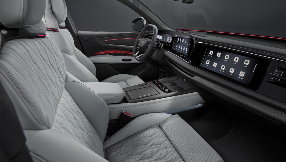 Interior del Audi Q9 con techo panorámico y puertas eléctricas