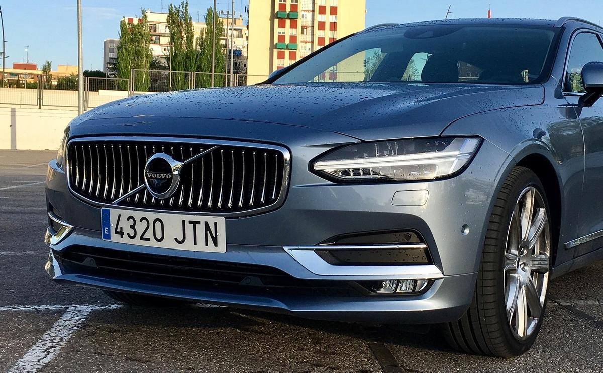 Matrícula NNY en una placa de coche, ejemplo de la nueva serie 2026