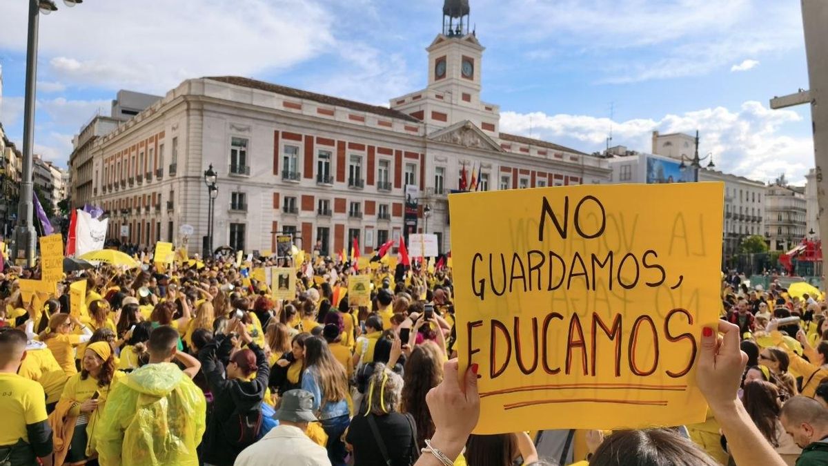 Huelga de profesoras infantiles en Madrid se extiende: más de 2.000 manifestantes exigen bajada de ratios