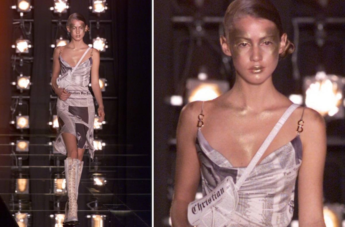 Desfile Dior Cruise 2027 en el LACMA de Los Ángeles con modelos luciendo el estampado de periódico