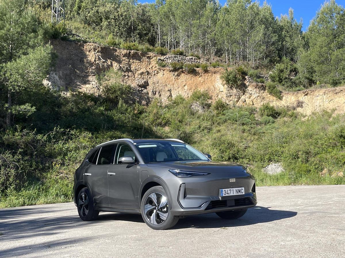 Geely E5 eléctrico en exposición