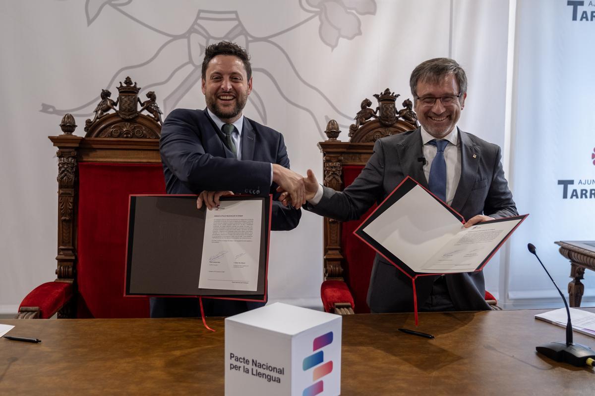Firma del Pacte Nacional per la Llengua en el IEC