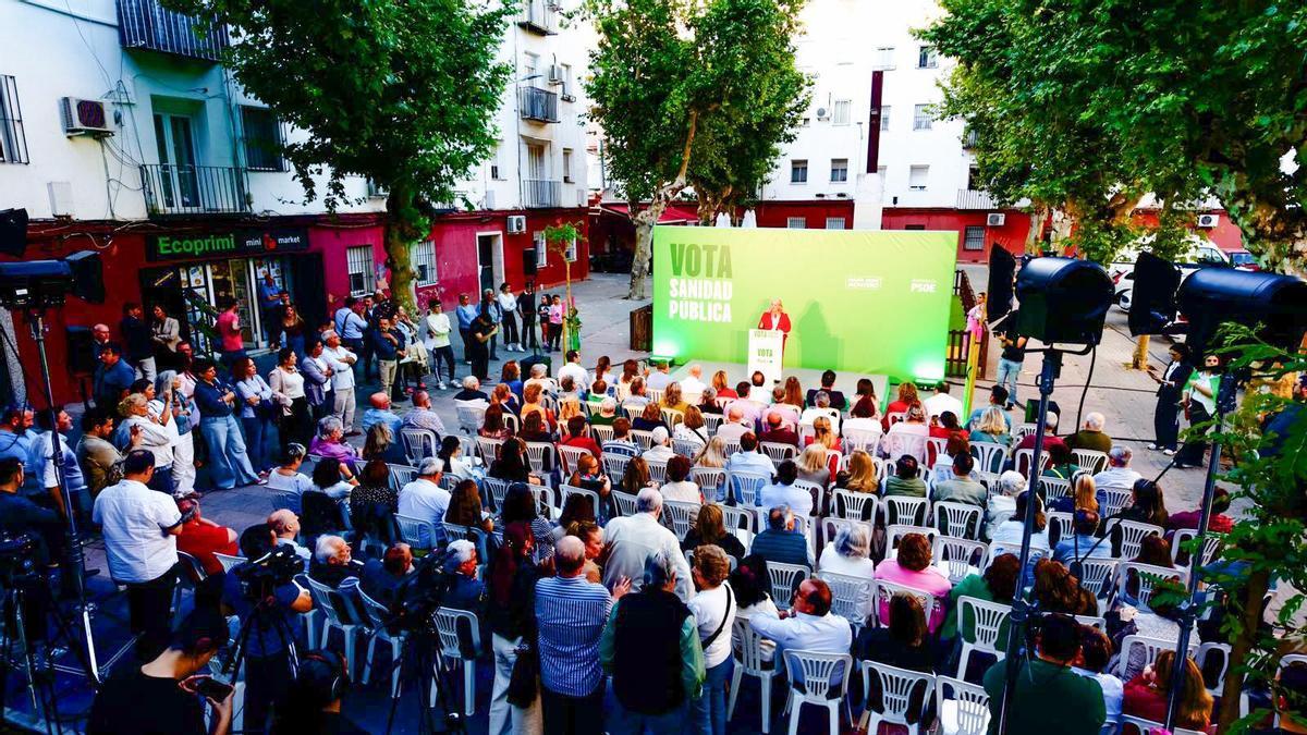 Mitin de Susana Díaz en el barrio del Tardón, Sevilla, con militantes del PSOE