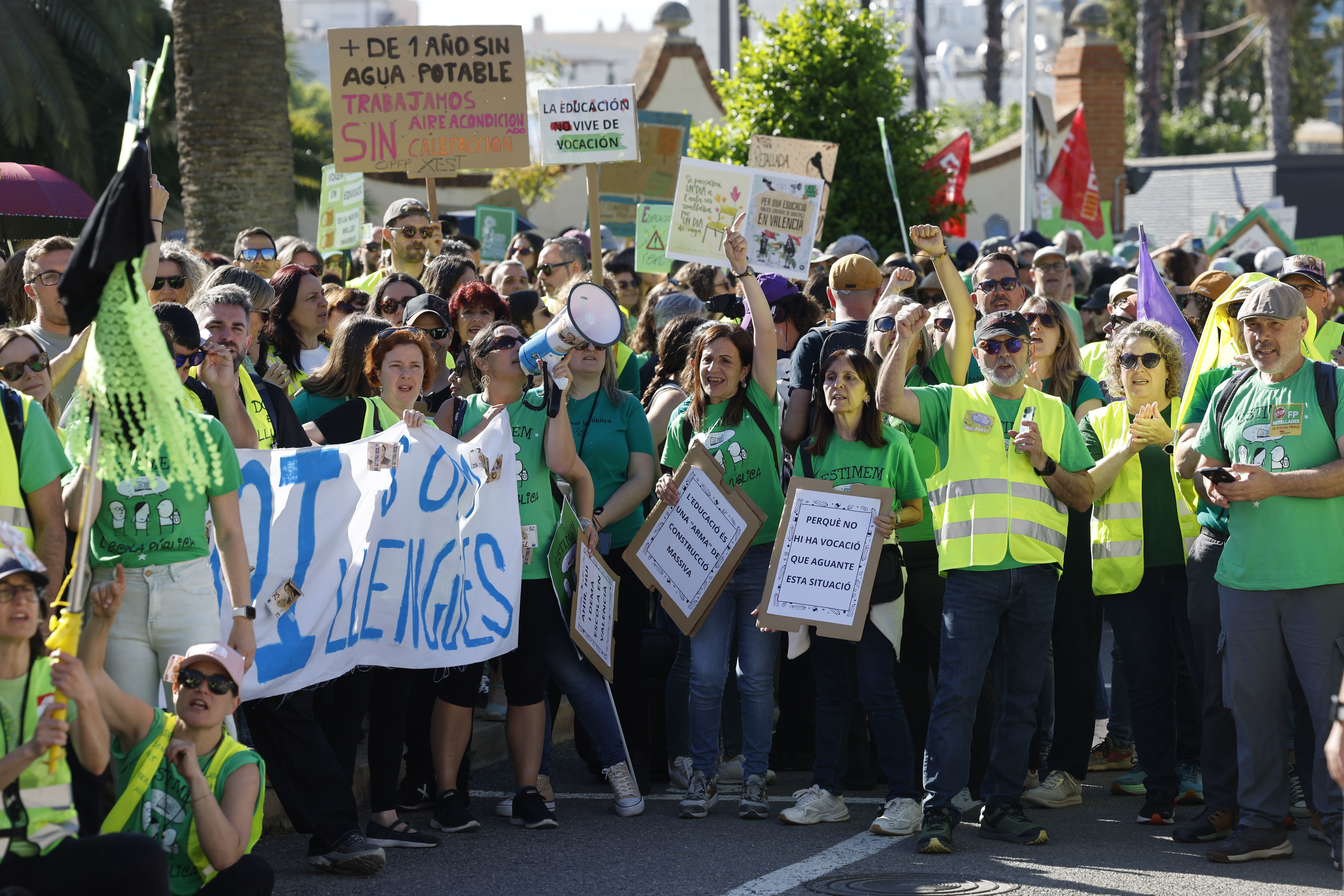 Manifestación de docentes frente a la sede de la Consellería de Educación en Valencia