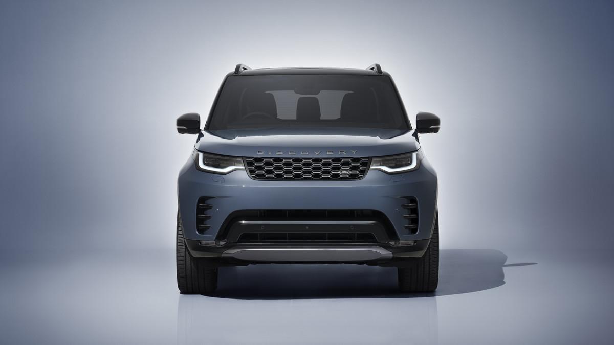 Land Rover Discovery Landmark 2026 en color Tasman Blue con llantas Dark Agate Grey