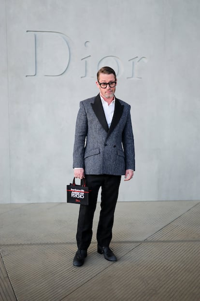 Pasarela de Dior en LACMA con luces y decoración al estilo Hollywood