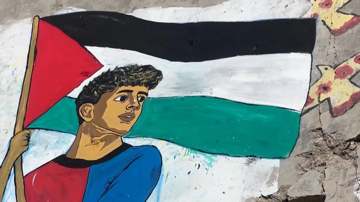 Lamine Yamar ondea bandera palestina y recibe respaldo del presidente Sánchez