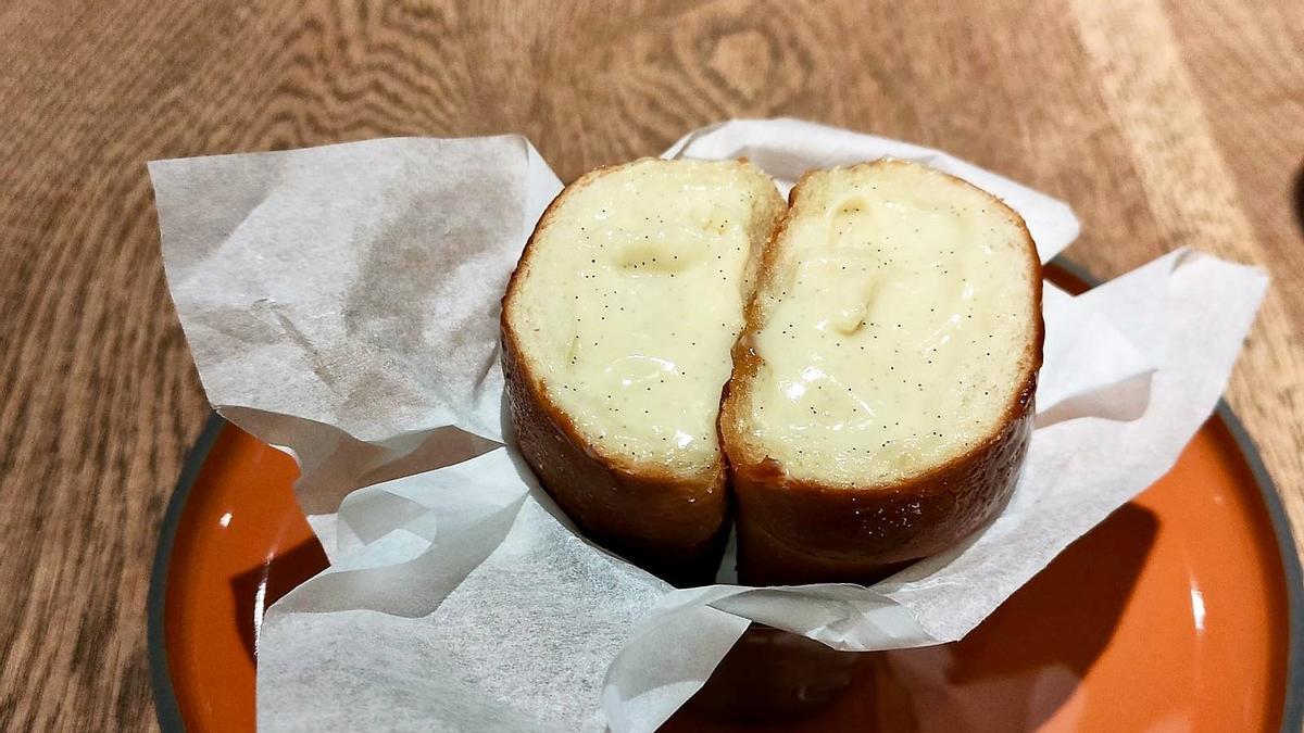 Xuixo de mascarpone e higos en el mostrador de Insolent, Barcelona