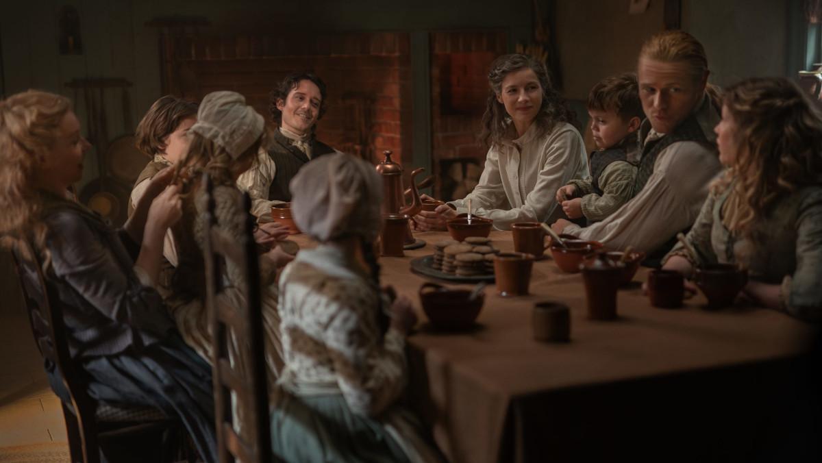 Escena del último episodio de Outlander mostrando a Jamie Fraser bajo la sombra de la profecía