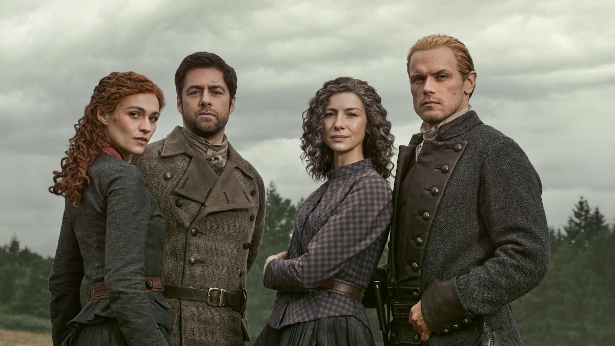 Ronald D. Moore en el set de Outlander hablando sobre el legado de la serie