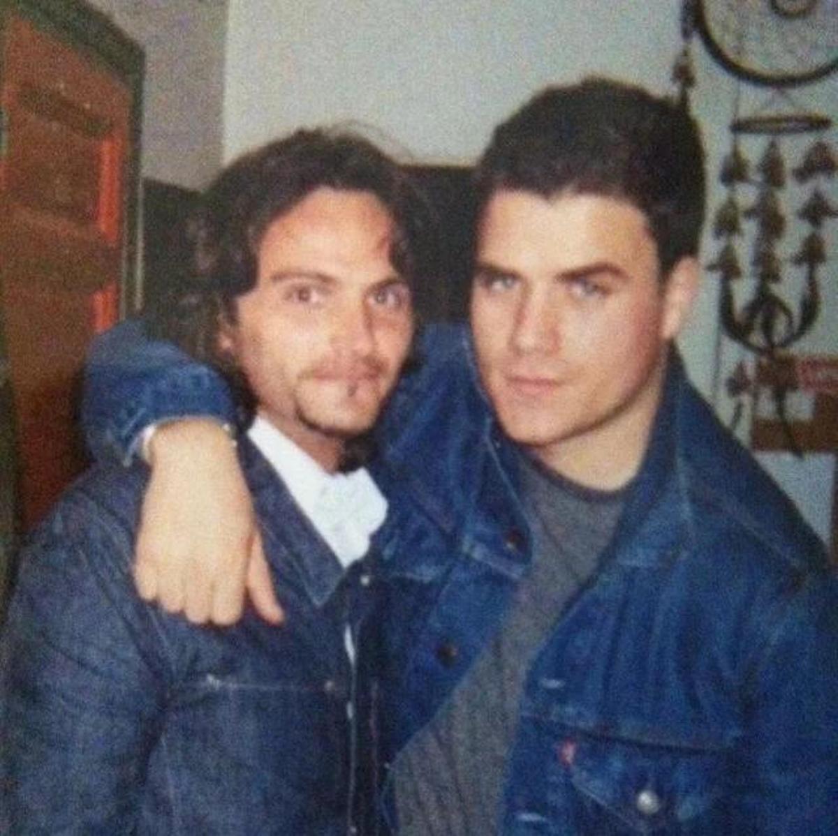 Fernando Tejero en su habitación de la pensión, mostrando la precariedad de sus inicios
