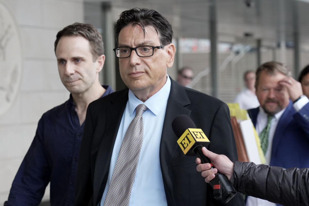 Erik Fleming en el tribunal federal de Los Ángeles tras ser condenado por la distribución de ketamina que causó la muerte de Matthew Perry