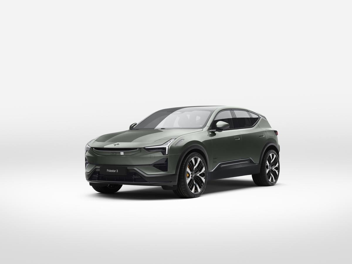 Polestar 3 y Polestar 4 en exposición, mostrando los nuevos colores Storm y Krypton