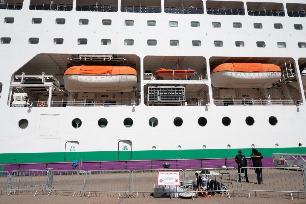 Crucero Ambition llega a A Coruña aislado por brote de gastroenteritis