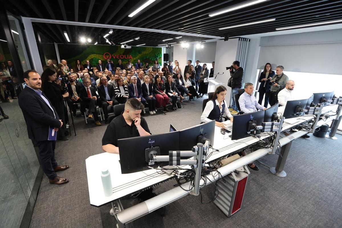 Inauguración del nuevo centro Hubgrade de Veolia en Granollers, con autoridades locales y regionales presentes
