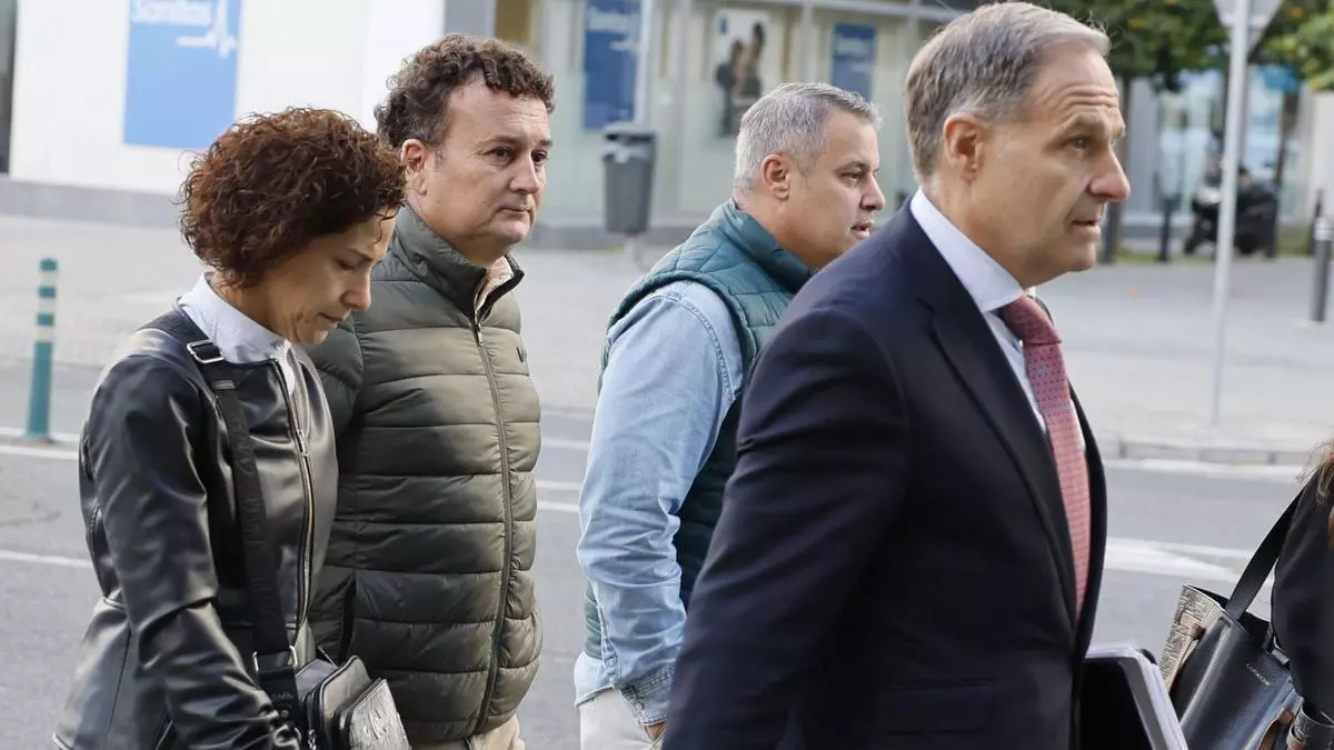 Mitin de cierre del PSOE con Pedro Sánchez y María Jesús Montero en la Plaza de España de Sevilla