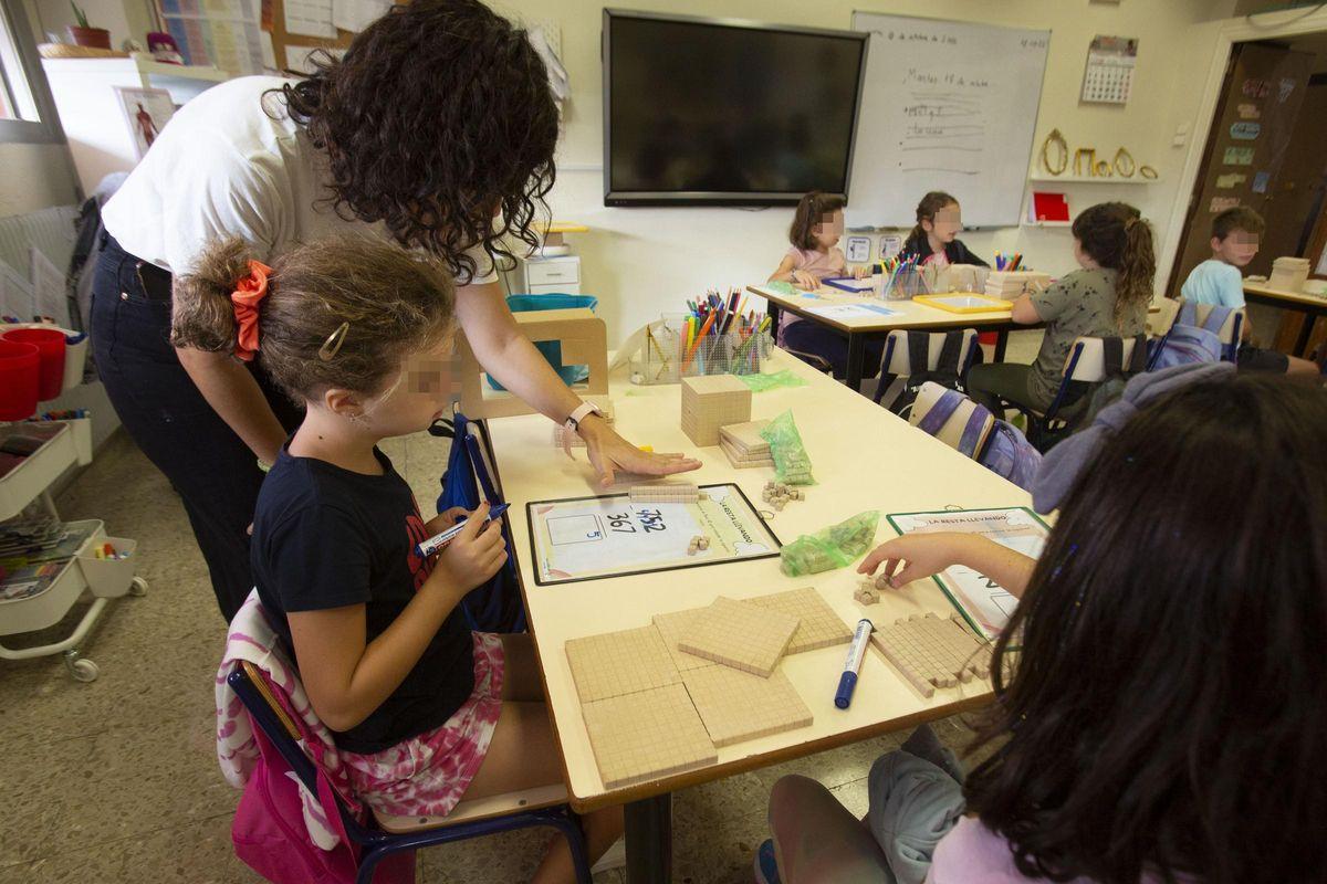 Matemáticas en España pierden 15 puntos en PISA 2022 y la selectividad catalana cae a 4,87