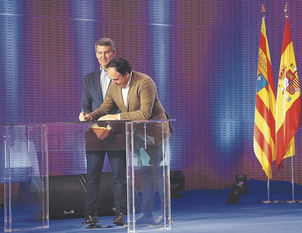 Alberto Núñez Feijóo y Juanfran Pérez Llorca en acto institucional del Día de la Constitución