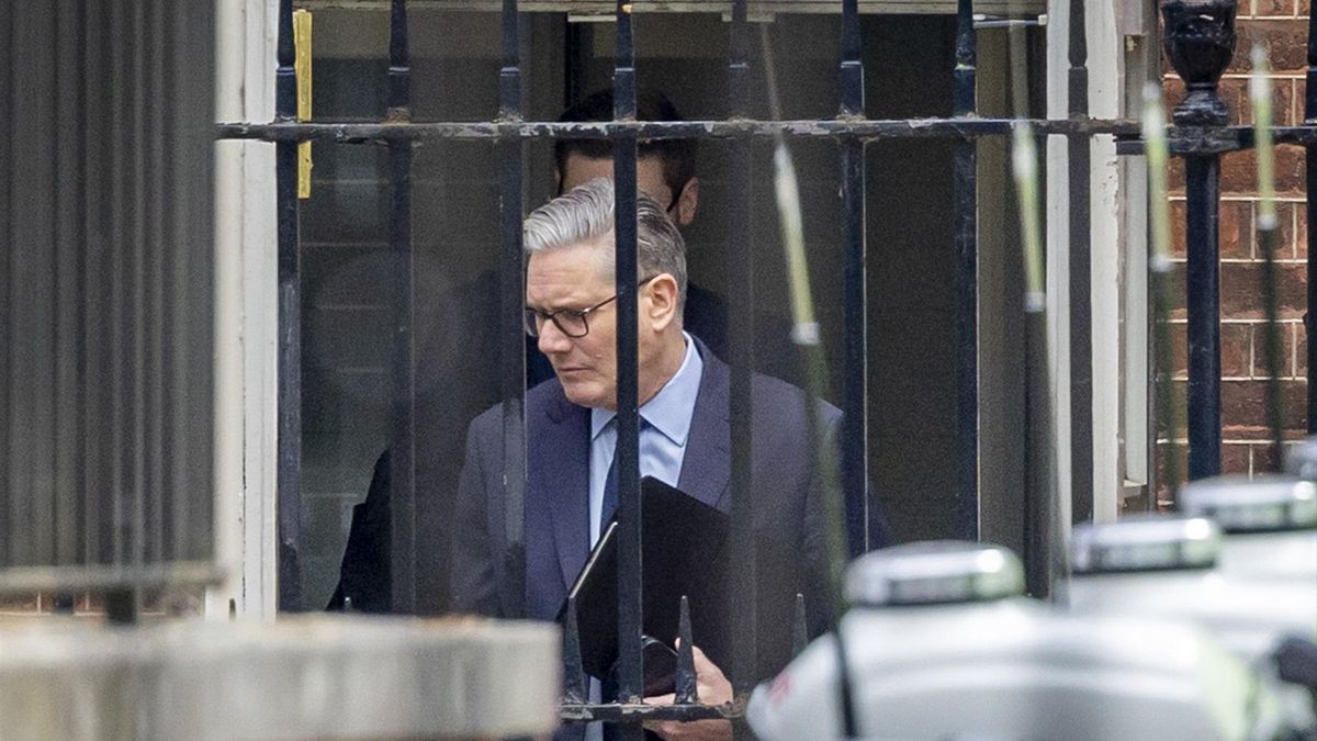 Starmer bajo presión: caída de apoyo y amenazas internas al gobierno británico