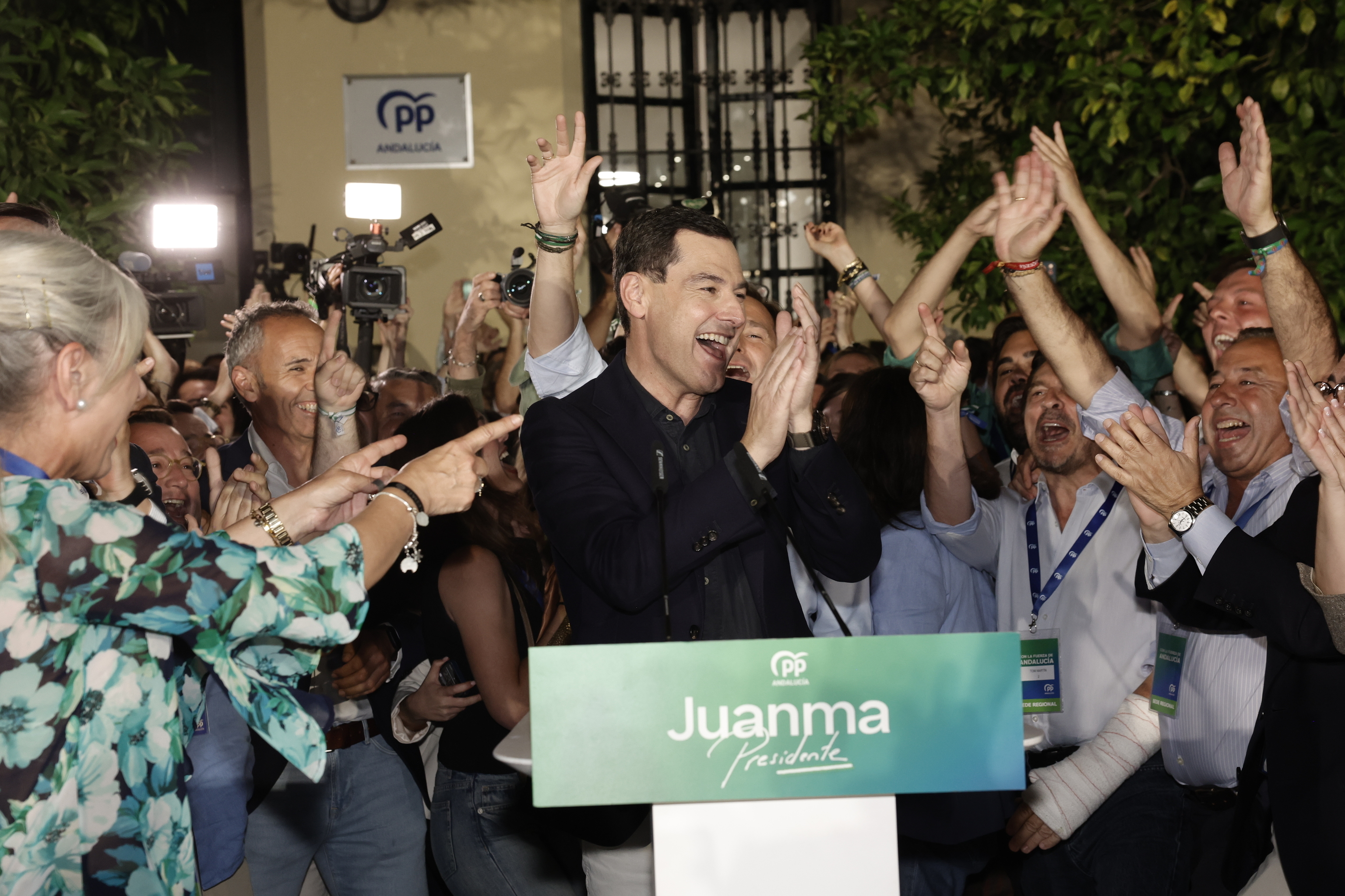 PP gana en Andalucía pero necesita a Vox para invertir a Moreno