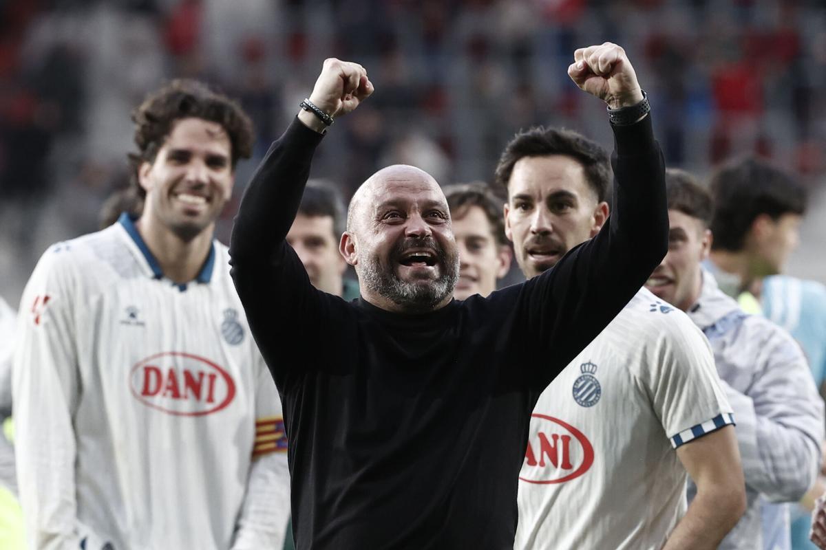 Celebración del Espanyol tras vencer al Athletic en el Estadio El Sadar