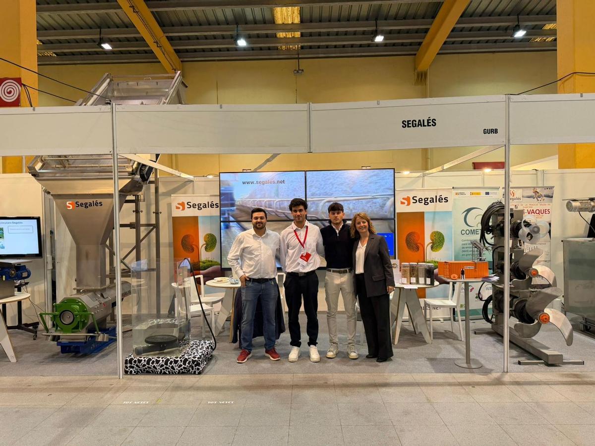 Equipo de Mecàniques Segalés en una feria internacional, evidenciando la expansión global