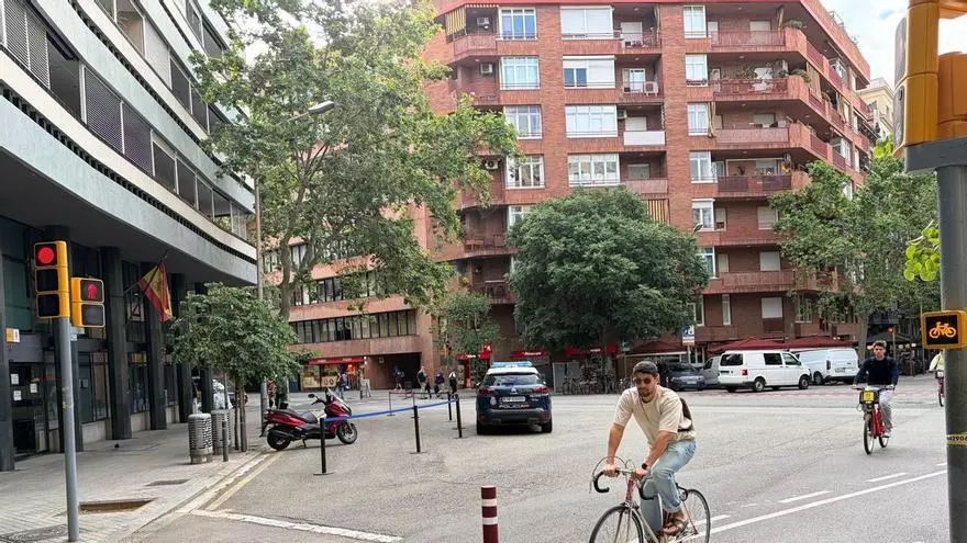 Edificio del Jardín de Infancia Jardinets de Gràcia en el barrio de Gràcia, Barcelona