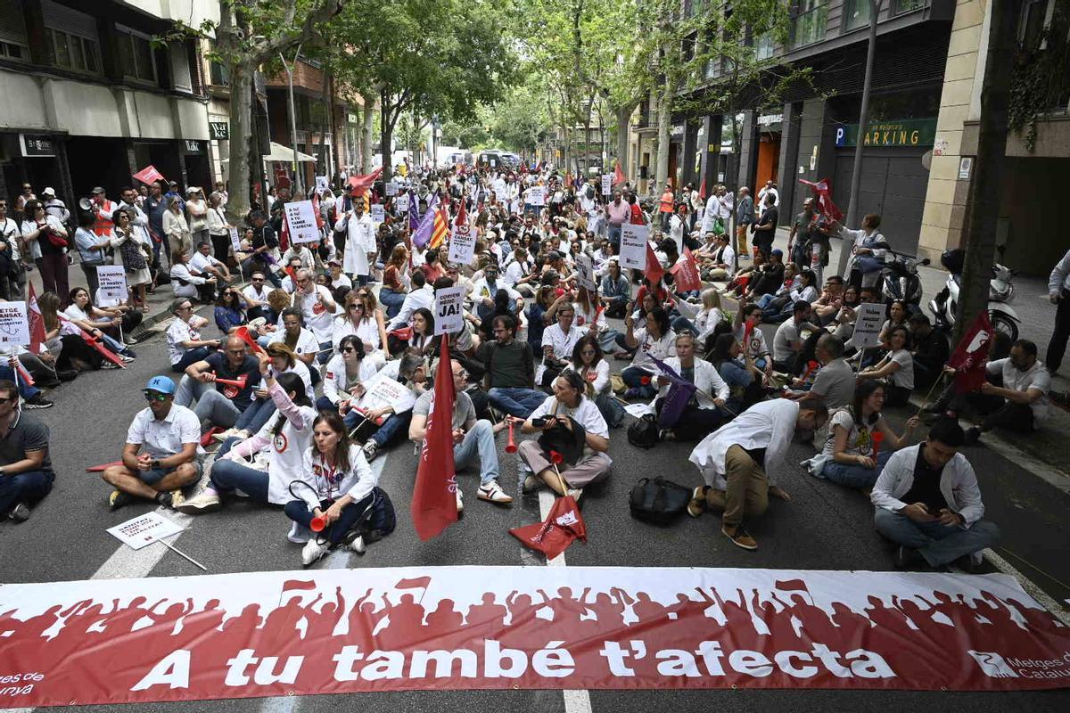 Huelga de médicos en España se extiende a cuarta semana y nuevo paro nacional hasta el 22 de mayo