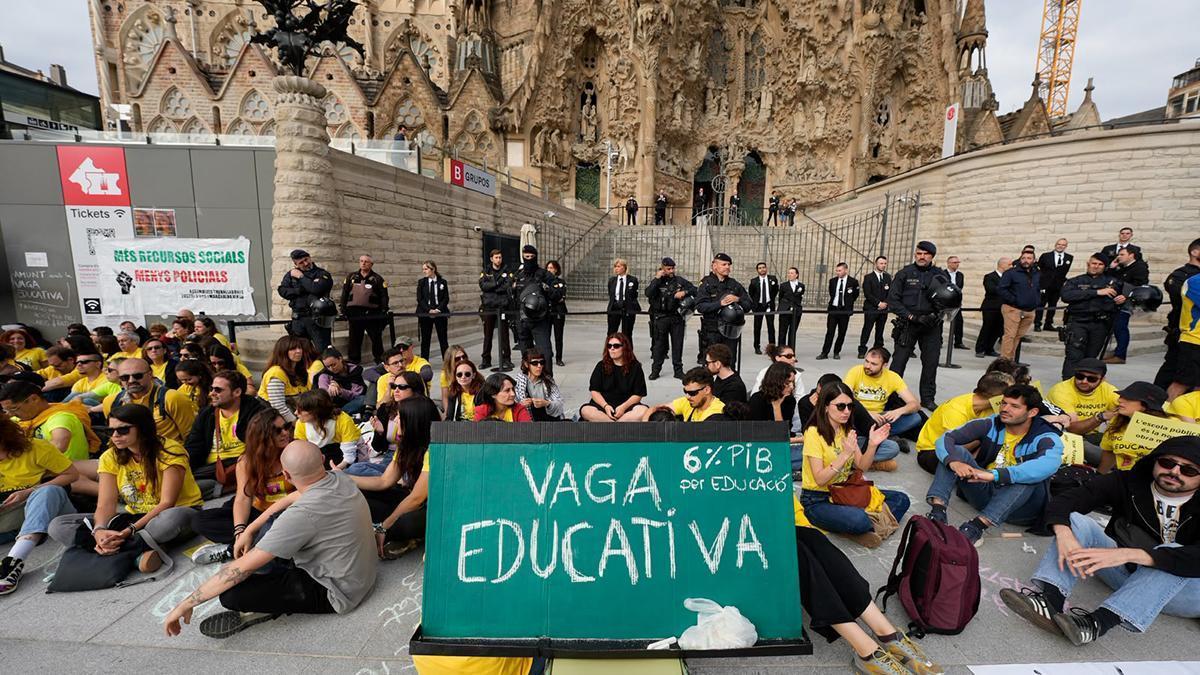 Huelga de profesores en Barcelona bloquea la Sagrada Família y registra 18,3 % de participación oficial