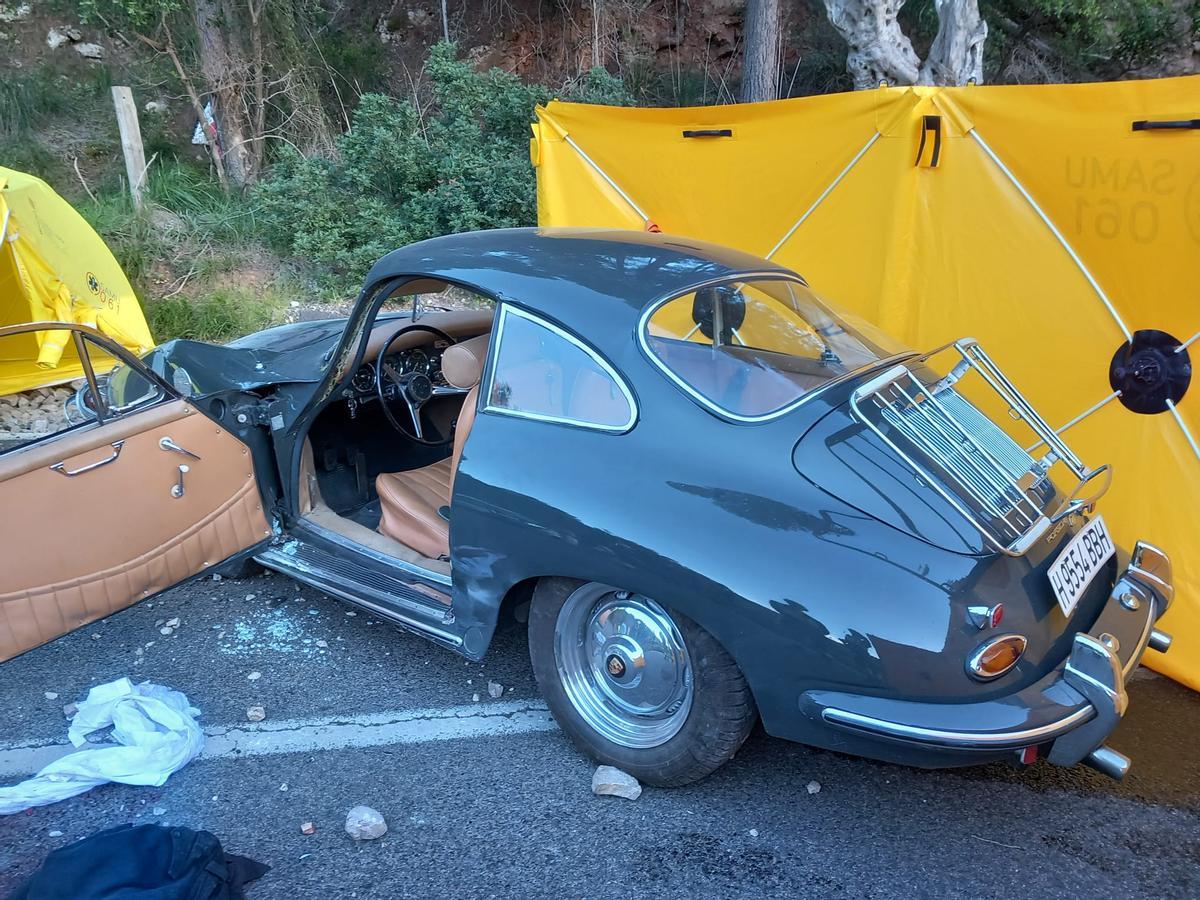 Porsche 356b dañado tras el choque en la carretera de Valldemossa, Mallorca