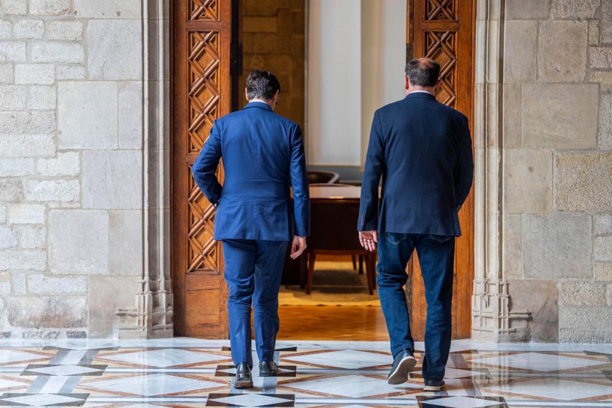 Firma de Illa y Junqueras en la Galeria Gòtica del Palau de la Generalitat