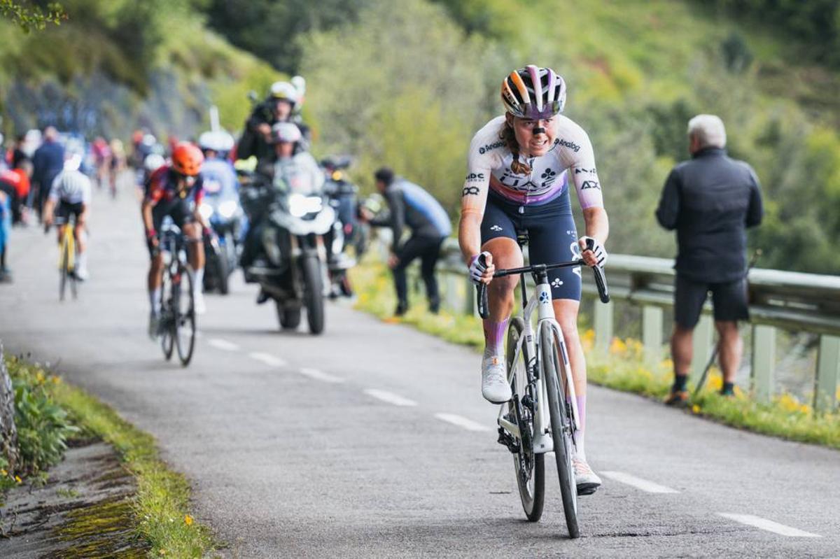 Paula Blasi arrasa en Durango‑Durango 2024: victoria en solitario que confirma su dominio primaveral