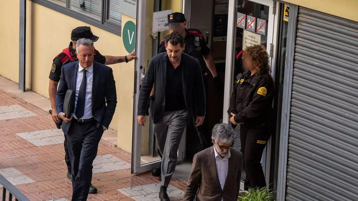 Sala de prensa con representantes iraníes reaccionando al ultimátum de EE. UU.